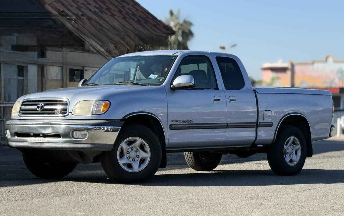 2000 Toyota Tundra SR5's photo