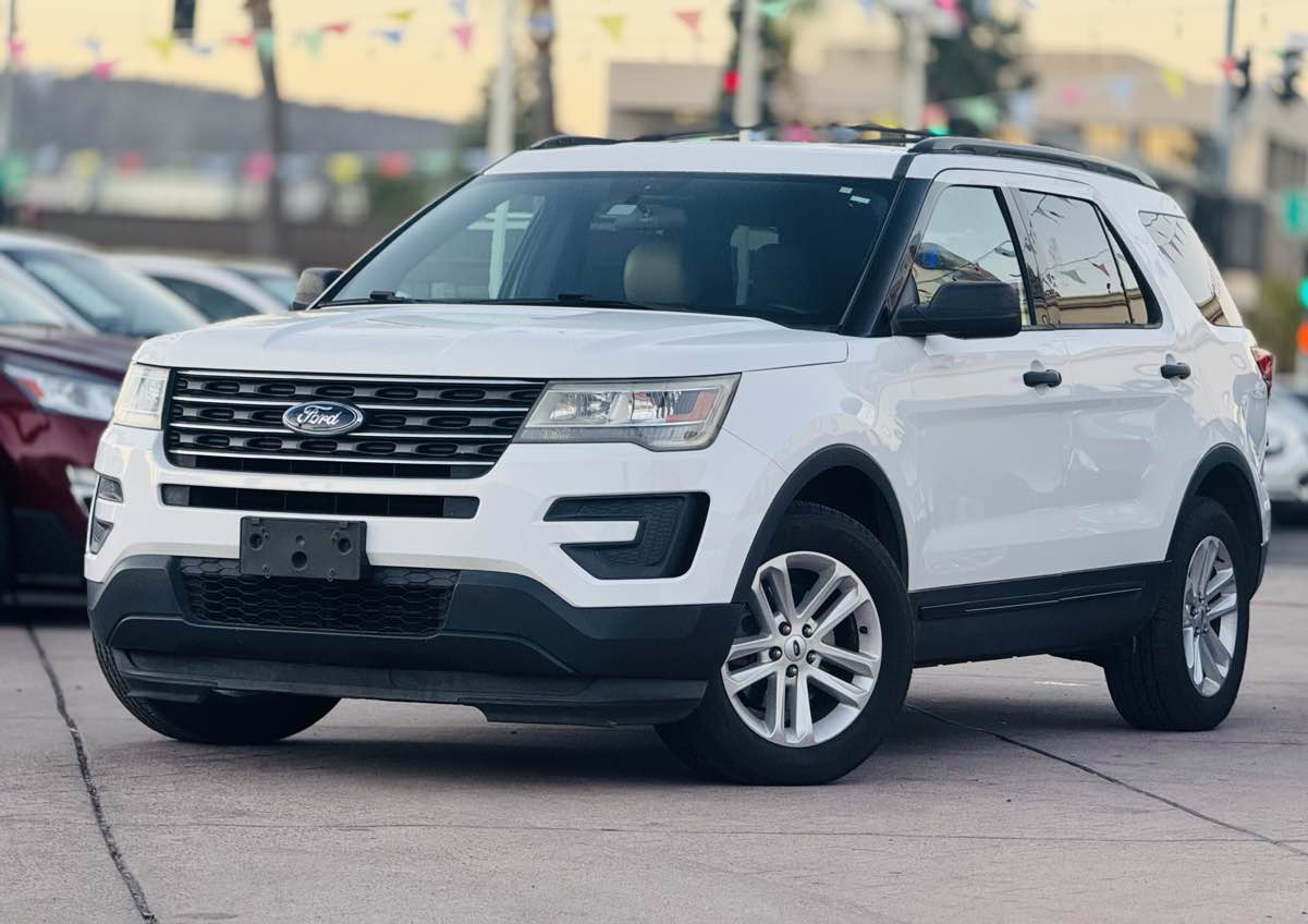 2017 Ford Explorer Base's photo