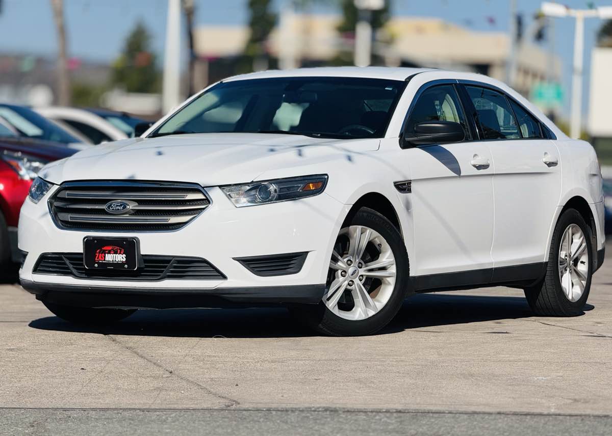 2016 Ford Taurus SE's photo