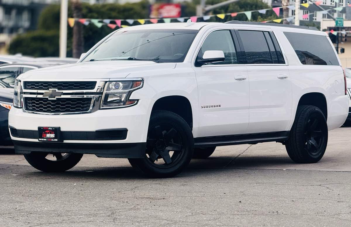 2017 Chevrolet Suburban LS's photo