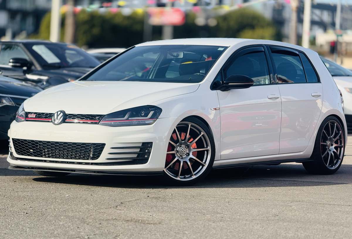 2017 Volkswagen Golf GTI S's photo