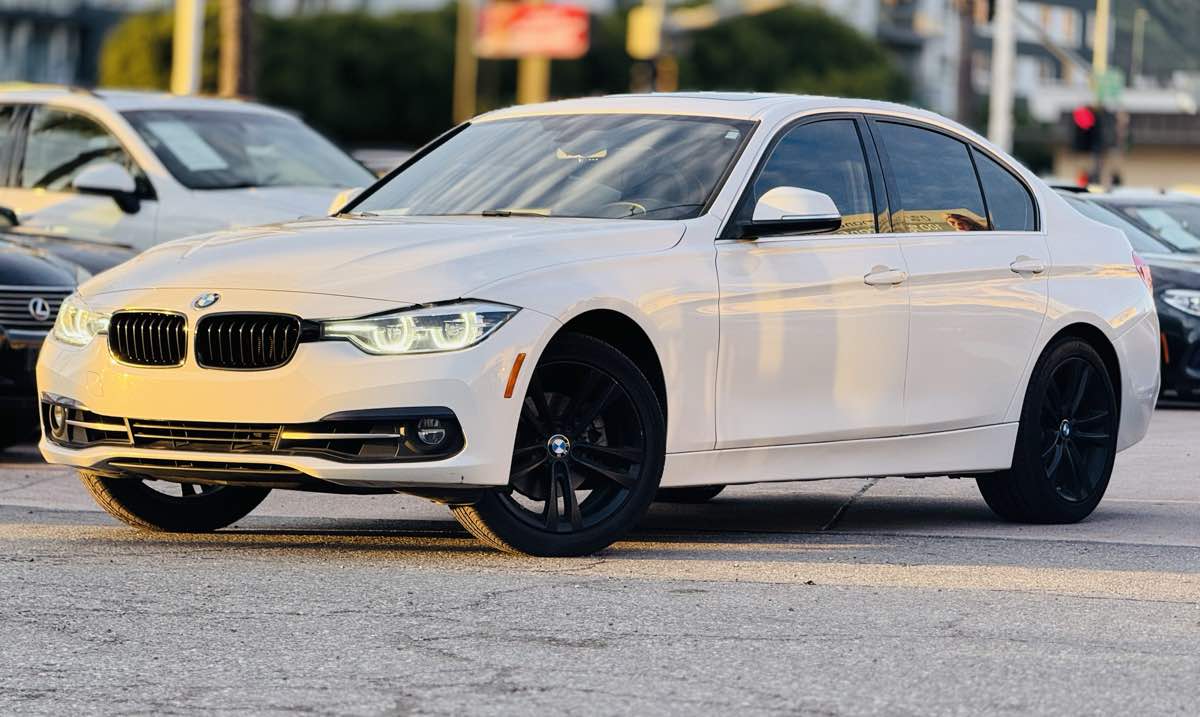 2018 BMW 3 Series 330i's photo