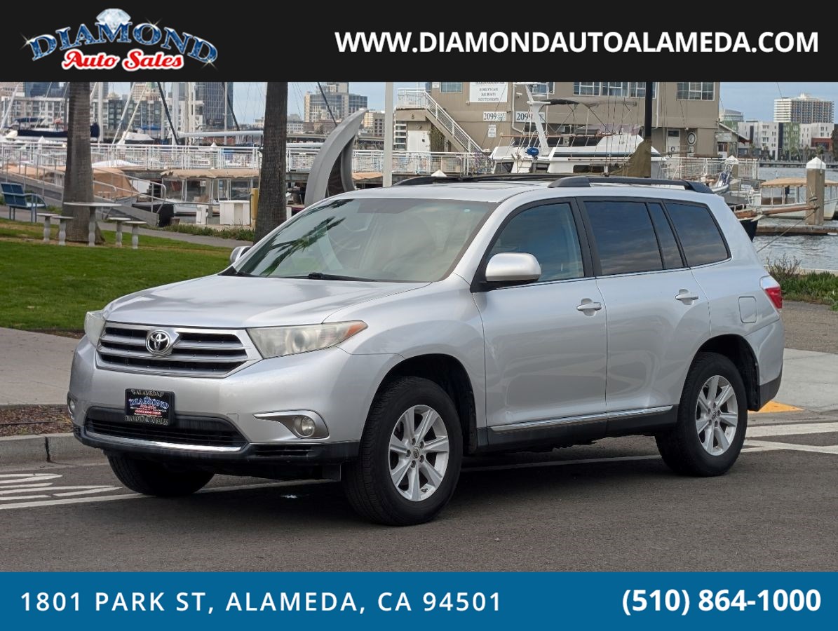 2013 Toyota Highlander Plus's photo