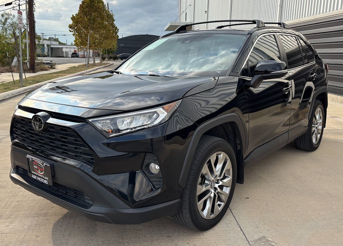 2021 Toyota RAV4 XLE Premium's photo