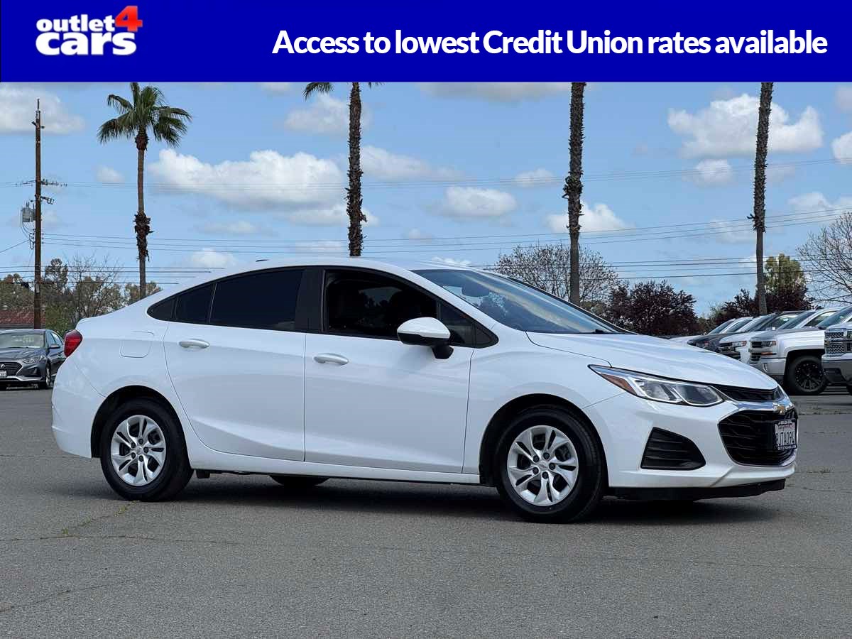 2019 Chevrolet Cruze LS's photo