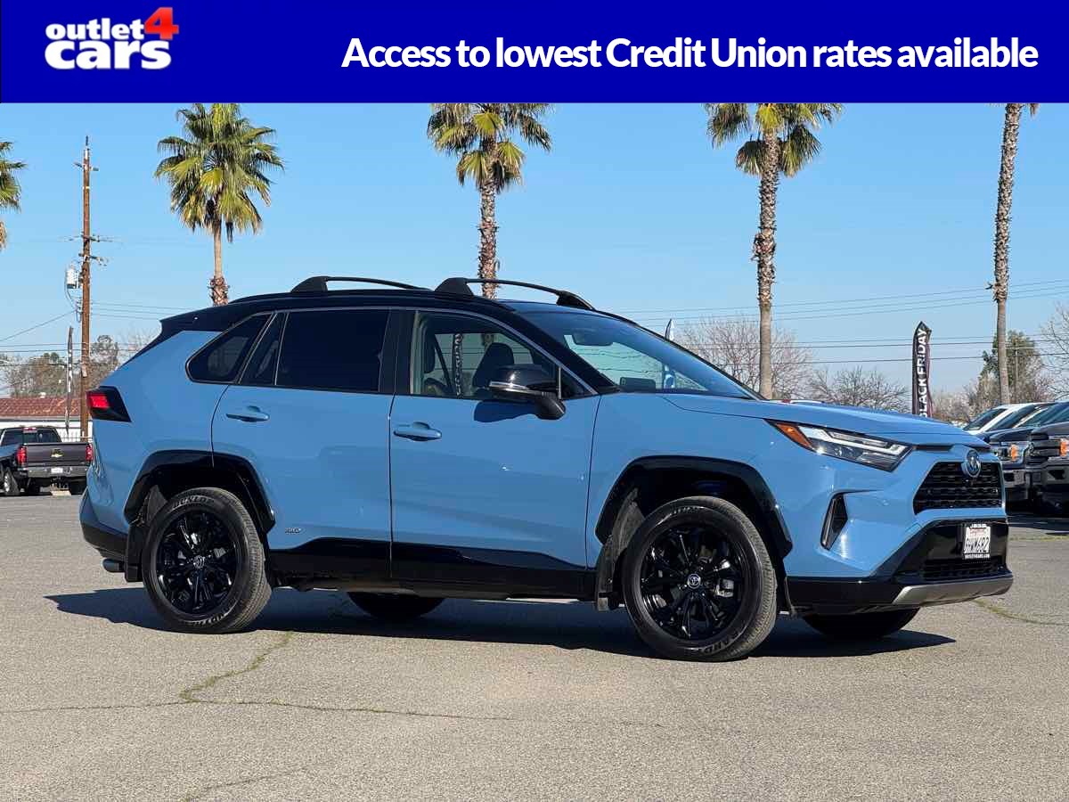 2023 Toyota RAV4 SE's photo