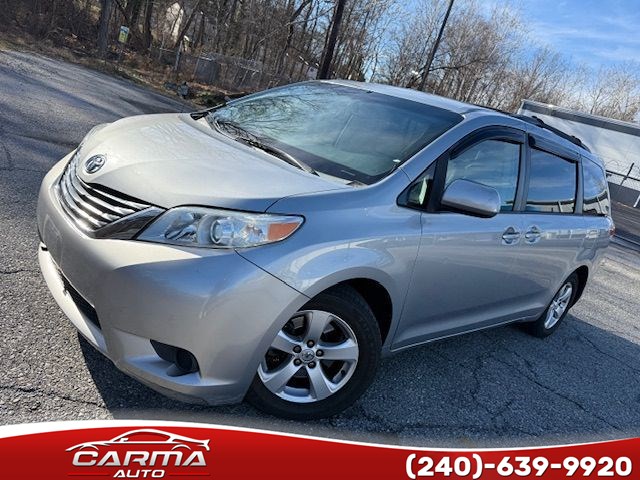 2014 Toyota Sienna LE's photo