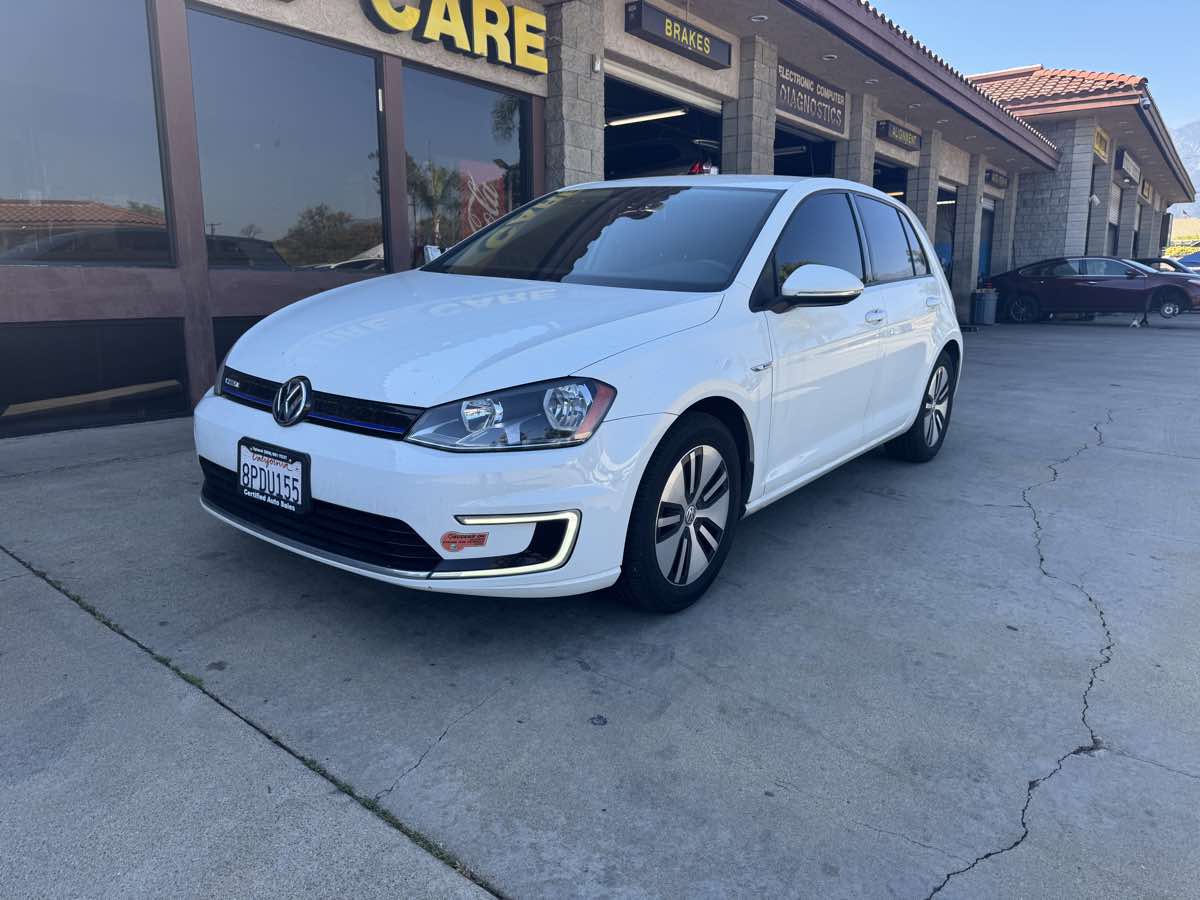 2016 Volkswagen e-Golf e-Golf SE's photo