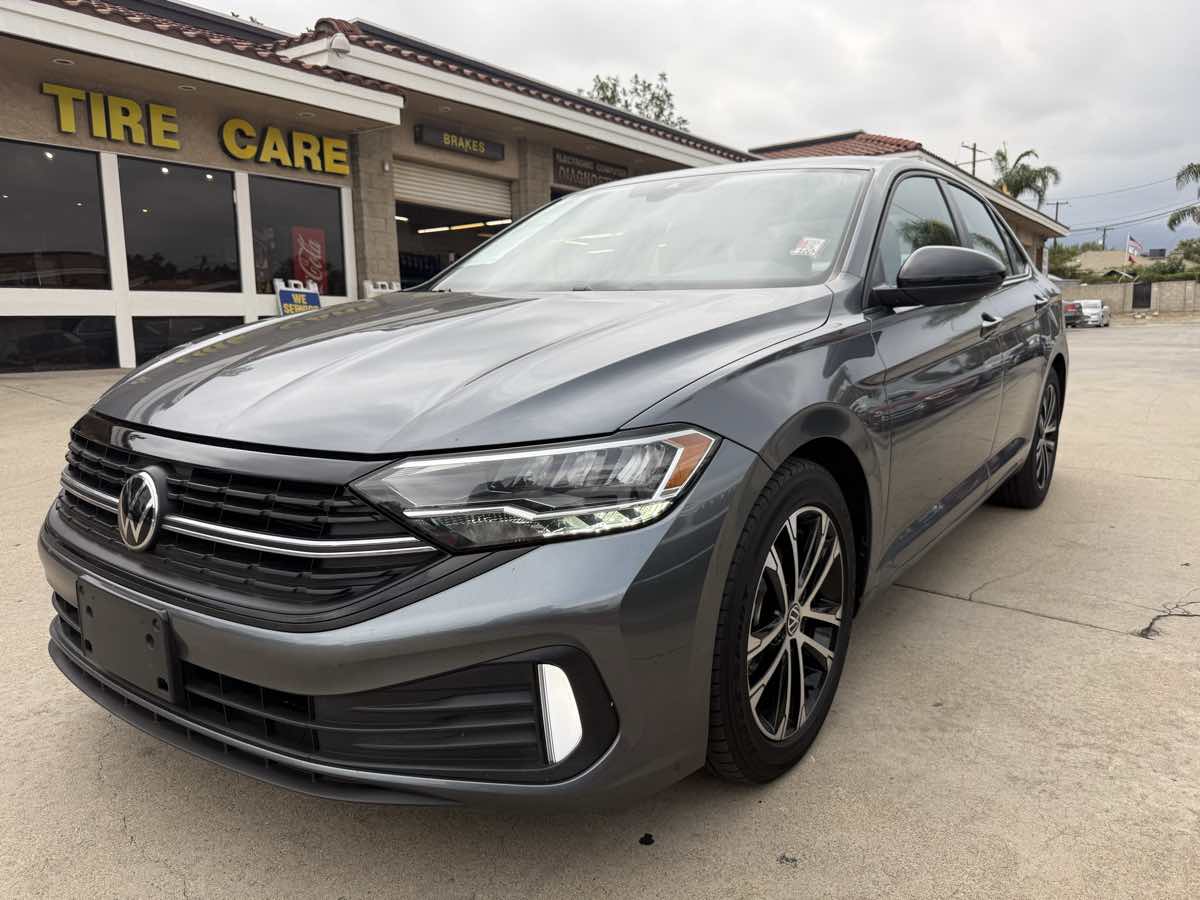 2023 Volkswagen Jetta Sport's photo