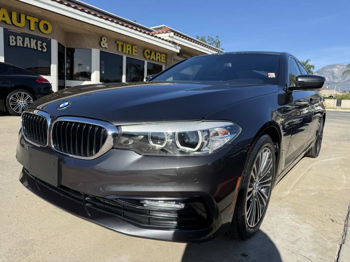 2018 BMW 5 Series 530i's photo