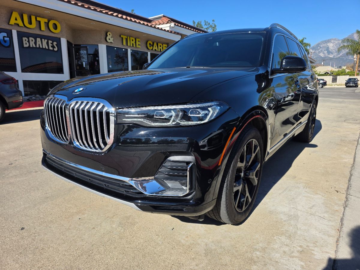2022 BMW X7 40i's photo