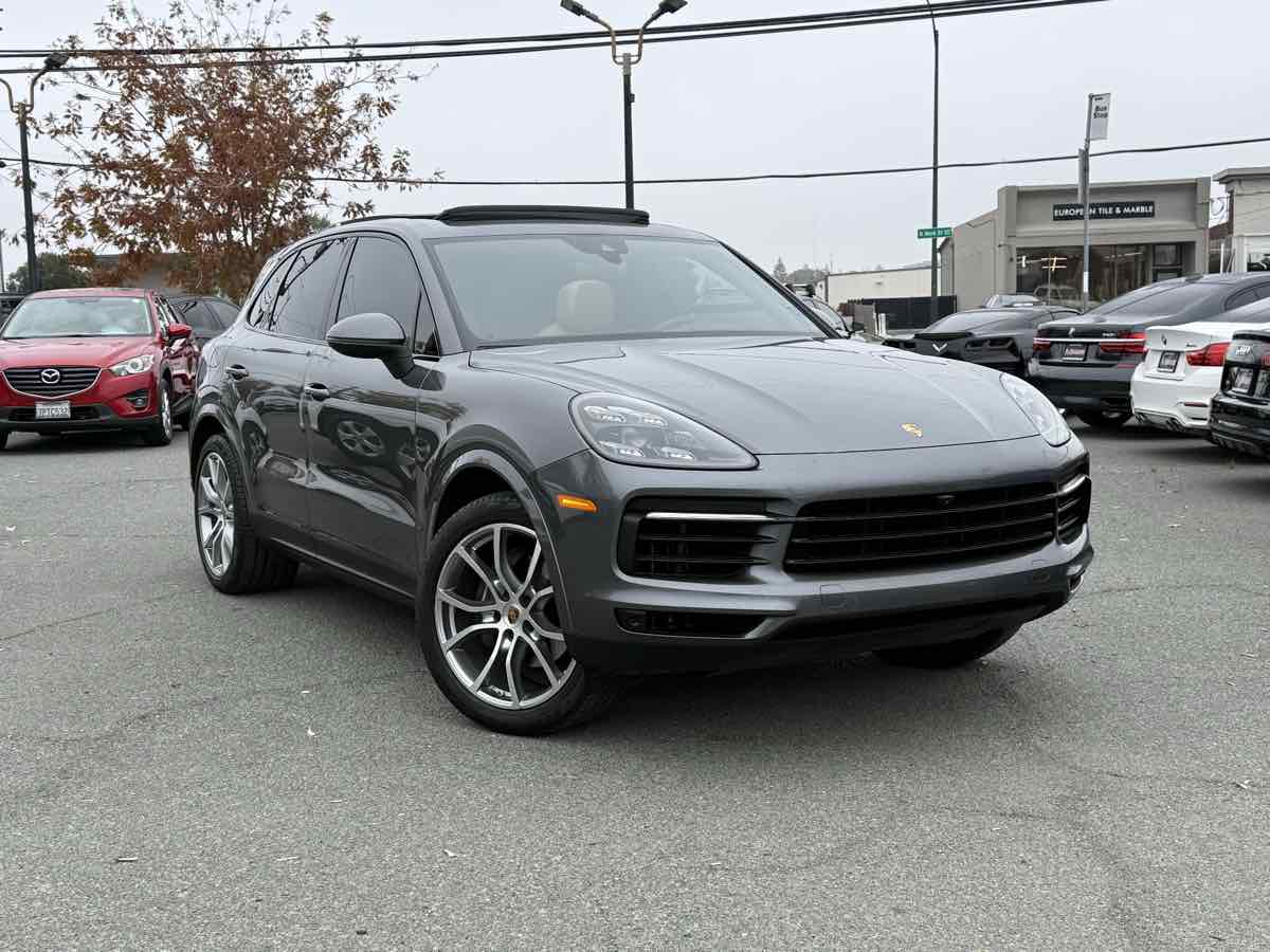 2019 Porsche Cayenne Base's photo