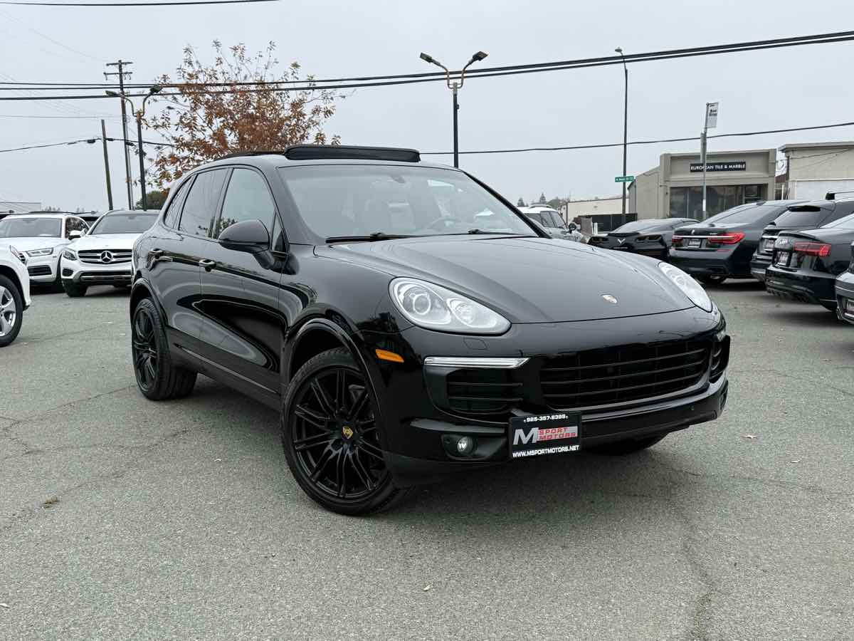 2018 Porsche Cayenne Platinum Edition's photo