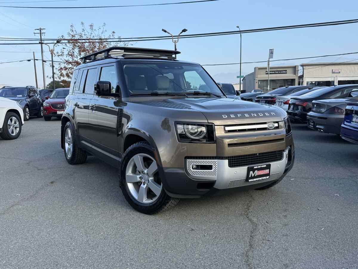 2024 Land Rover Defender S's photo