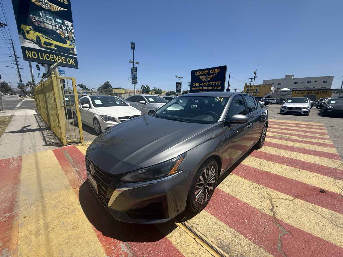 2023 Nissan Altima SV's photo