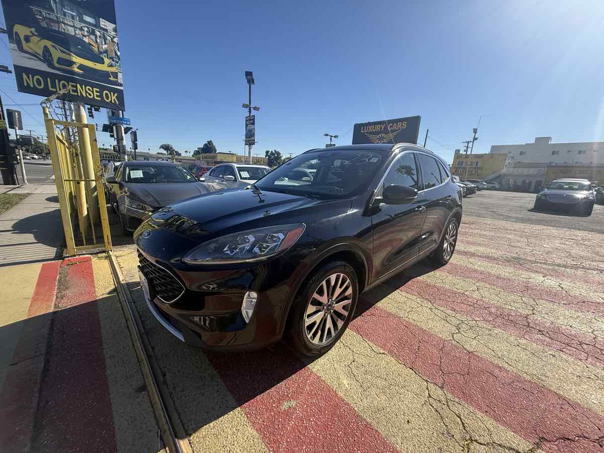 2020 Ford Escape Titanium's photo