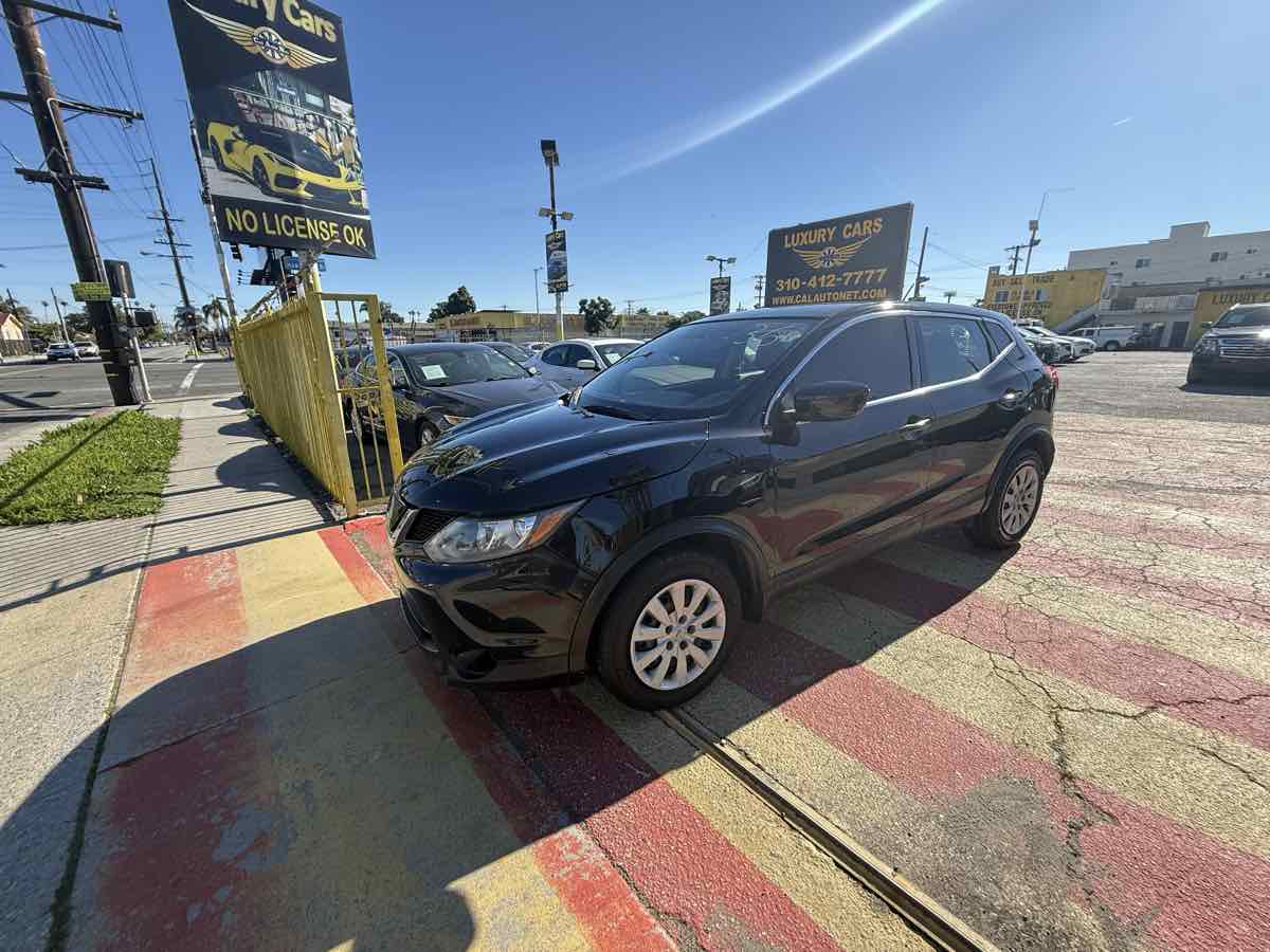 2019 Nissan Rogue Sport S's photo