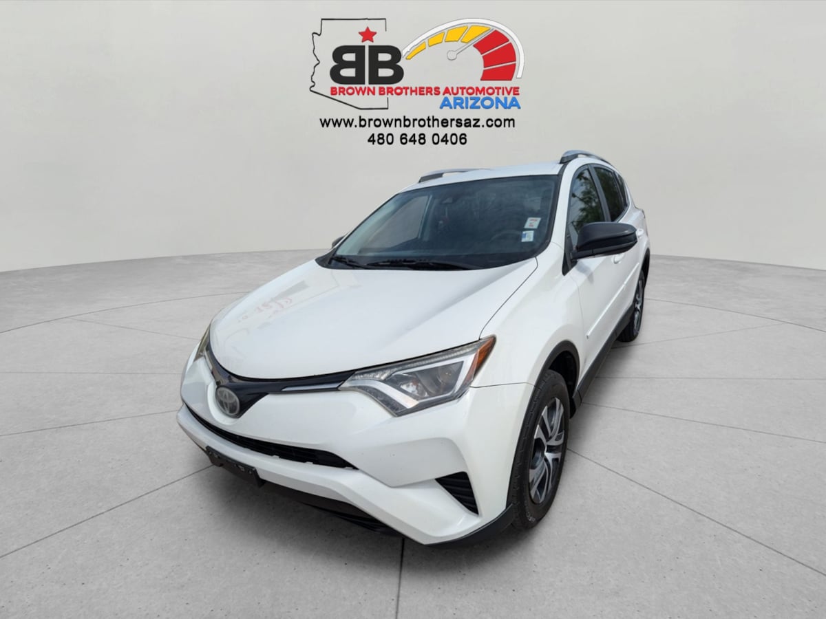 2017 Toyota RAV4 LE's photo