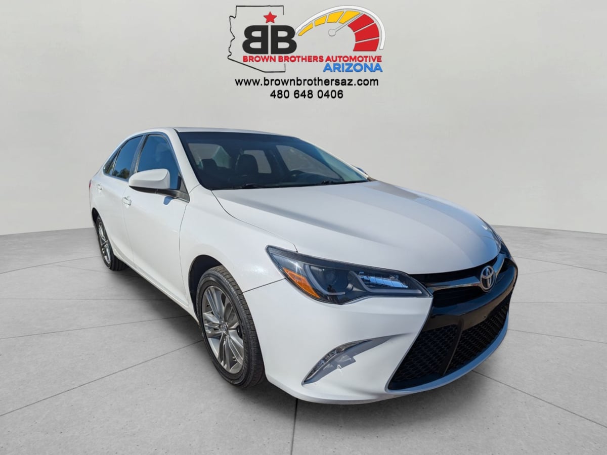 2017 Toyota Camry SE's photo