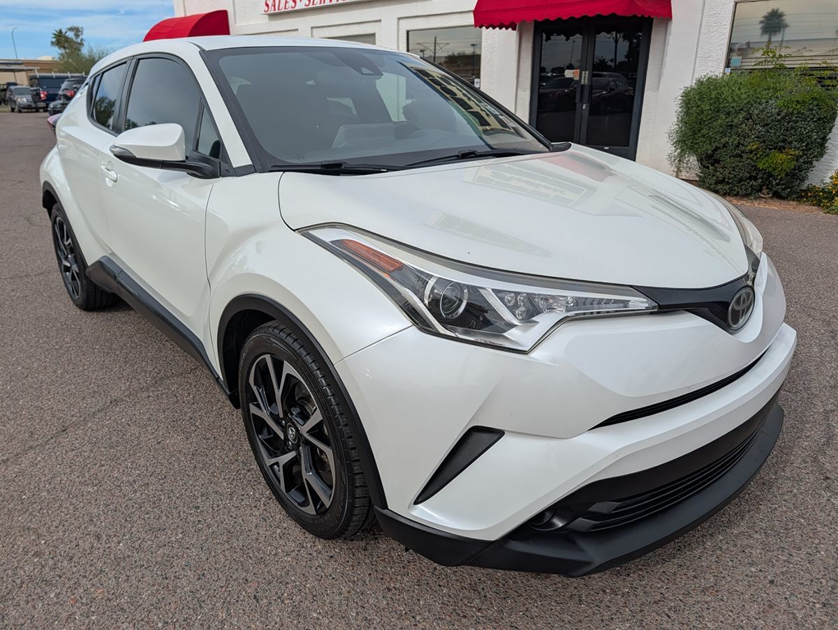2019 Toyota C-HR XLE's photo