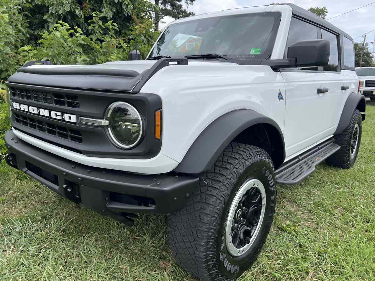 2022 Ford Bronco 4-Door Black Diamond's photo