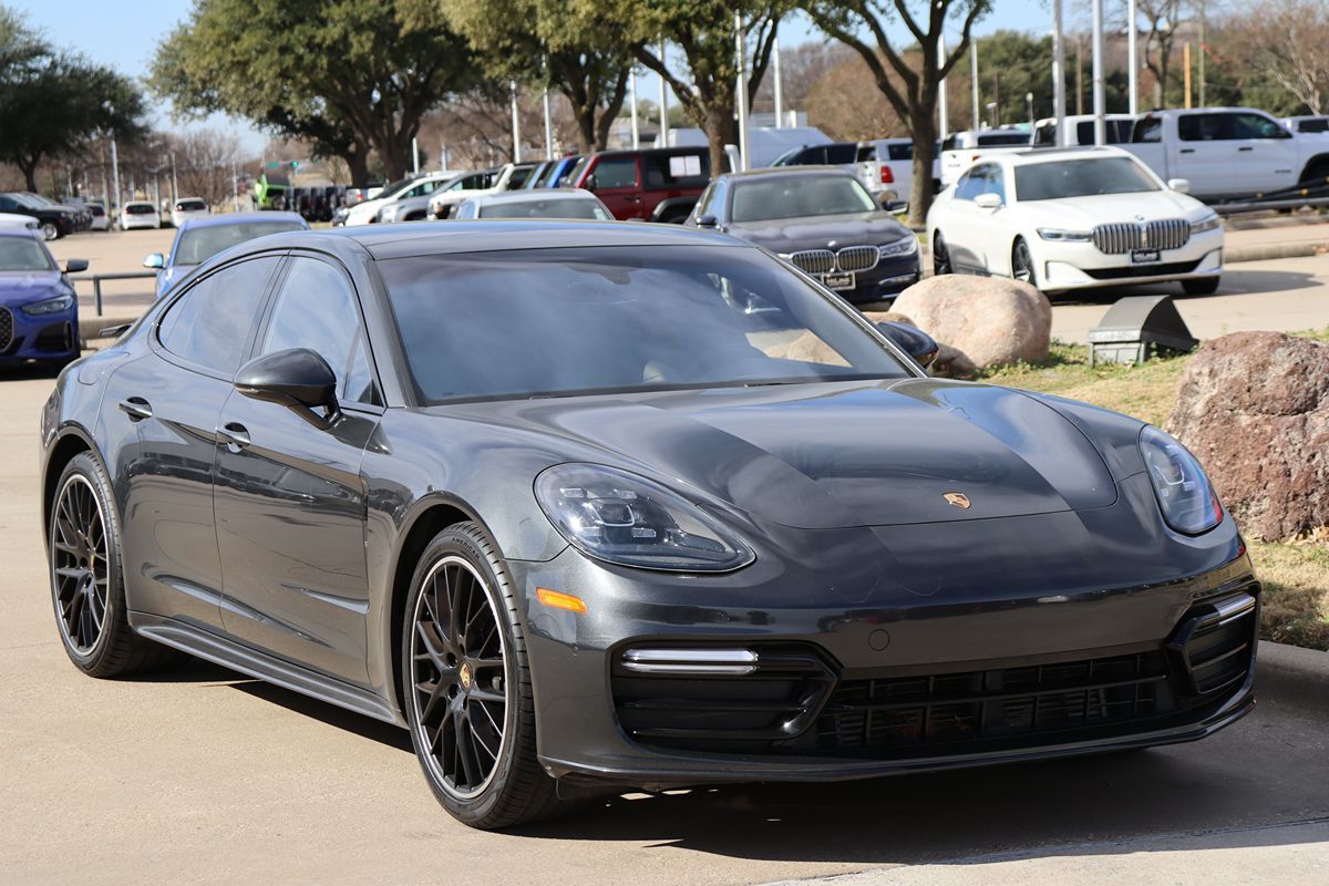 2017 Porsche Panamera Base's photo