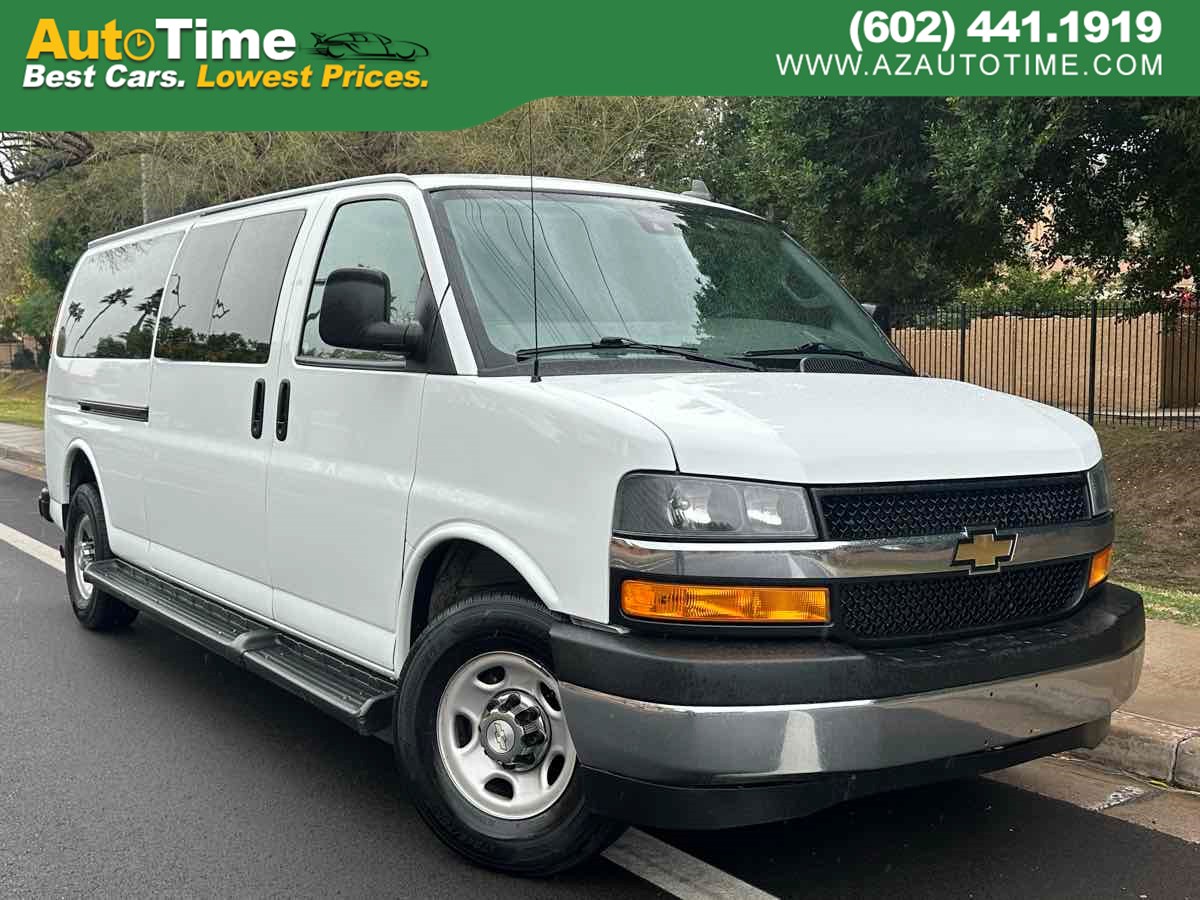 2021 Chevrolet Express Passenger LT's photo
