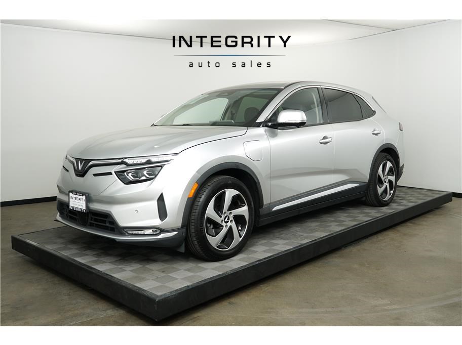 2023 VinFast VF 8 ECO's photo