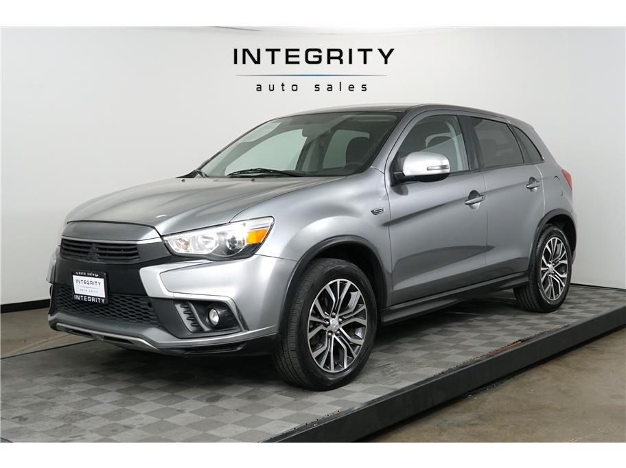 2019 Mitsubishi Outlander Sport SE's photo