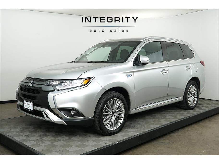 2022 Mitsubishi Outlander PHEV LE's photo