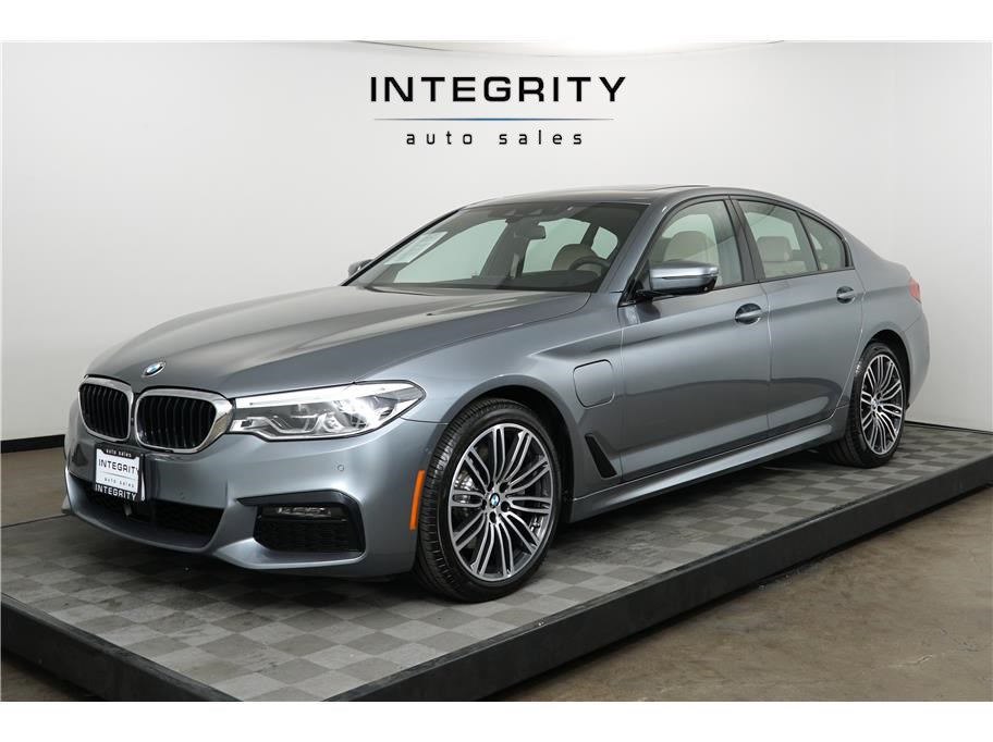 2020 BMW 5 Series 530e's photo