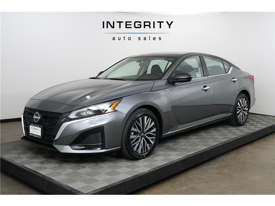 2025 Nissan Altima SV's photo