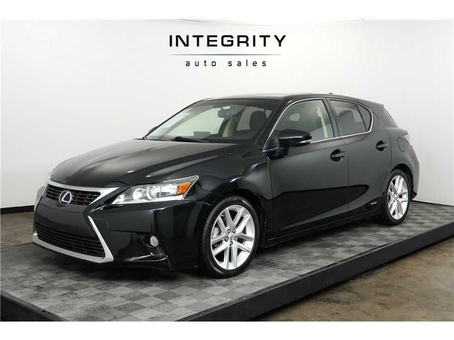 2015 Lexus CT Base's photo