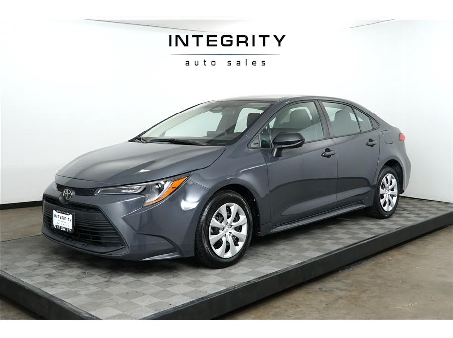 2023 Toyota Corolla LE's photo