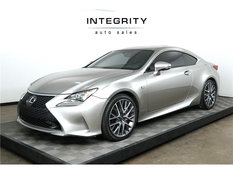 2016 Lexus RC 200t's photo
