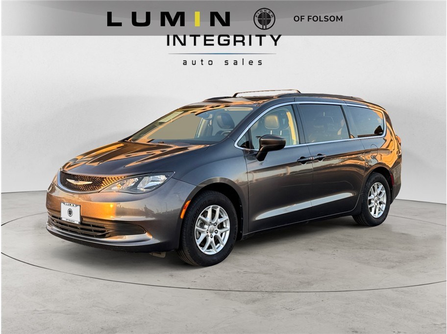 2020 Chrysler Voyager's photo