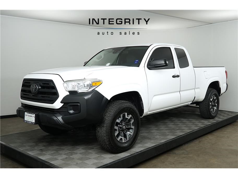 2018 Toyota Tacoma SR's photo