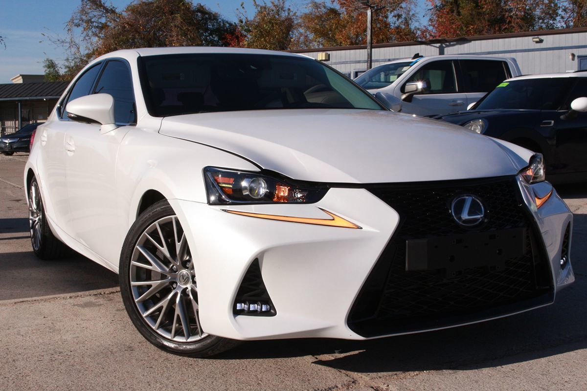 2017 Lexus IS Base's photo