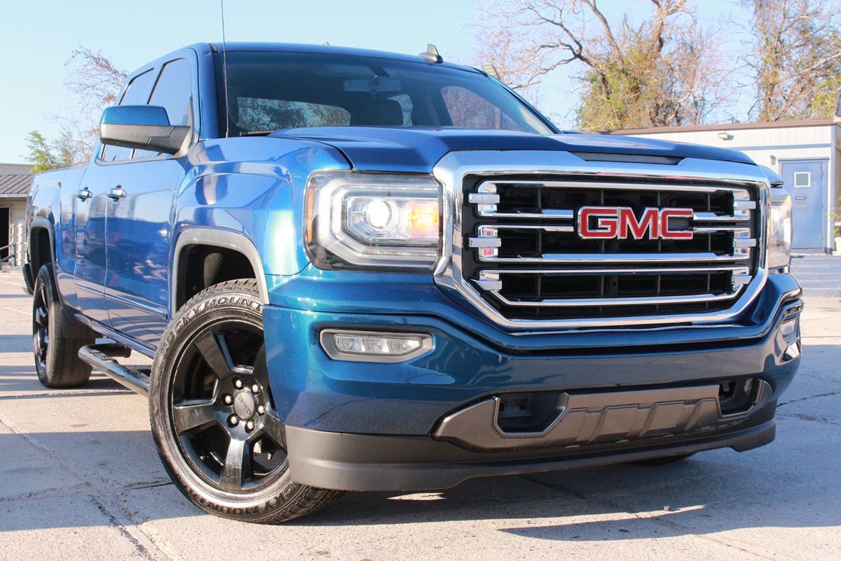 2017 GMC Sierra Base's photo