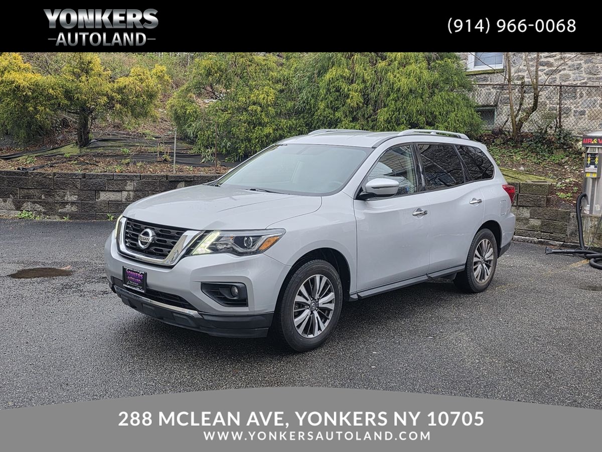 2019 Nissan Pathfinder SV's photo