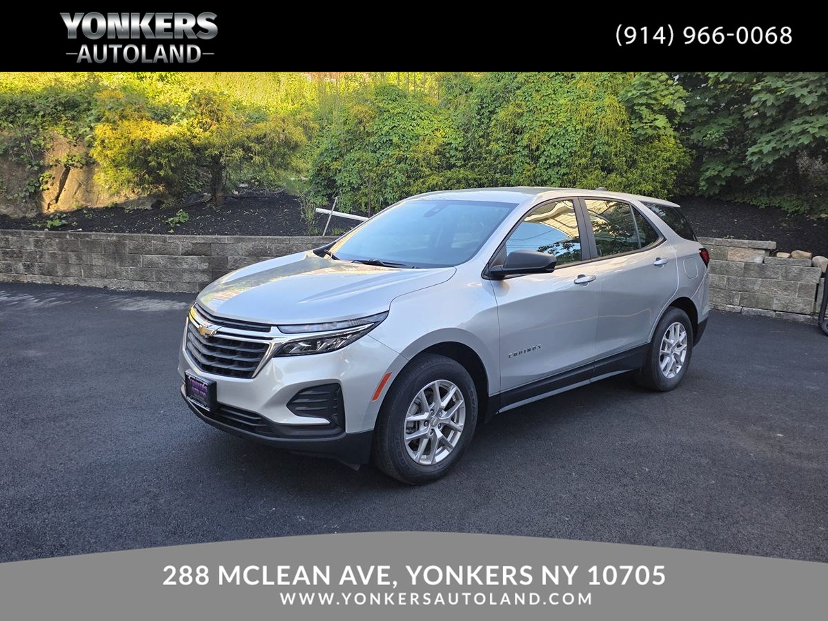 2022 Chevrolet Equinox LS's photo