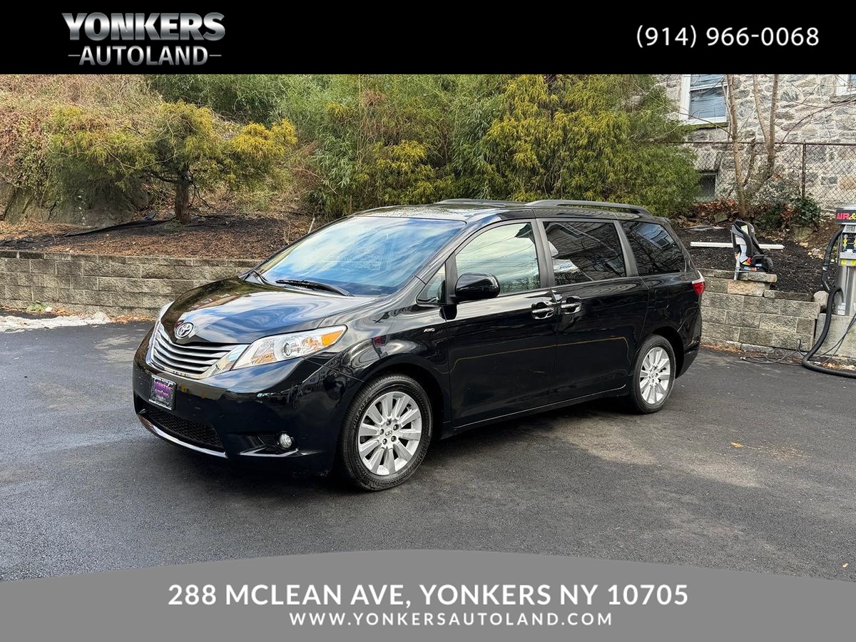 2016 Toyota Sienna XLE's photo