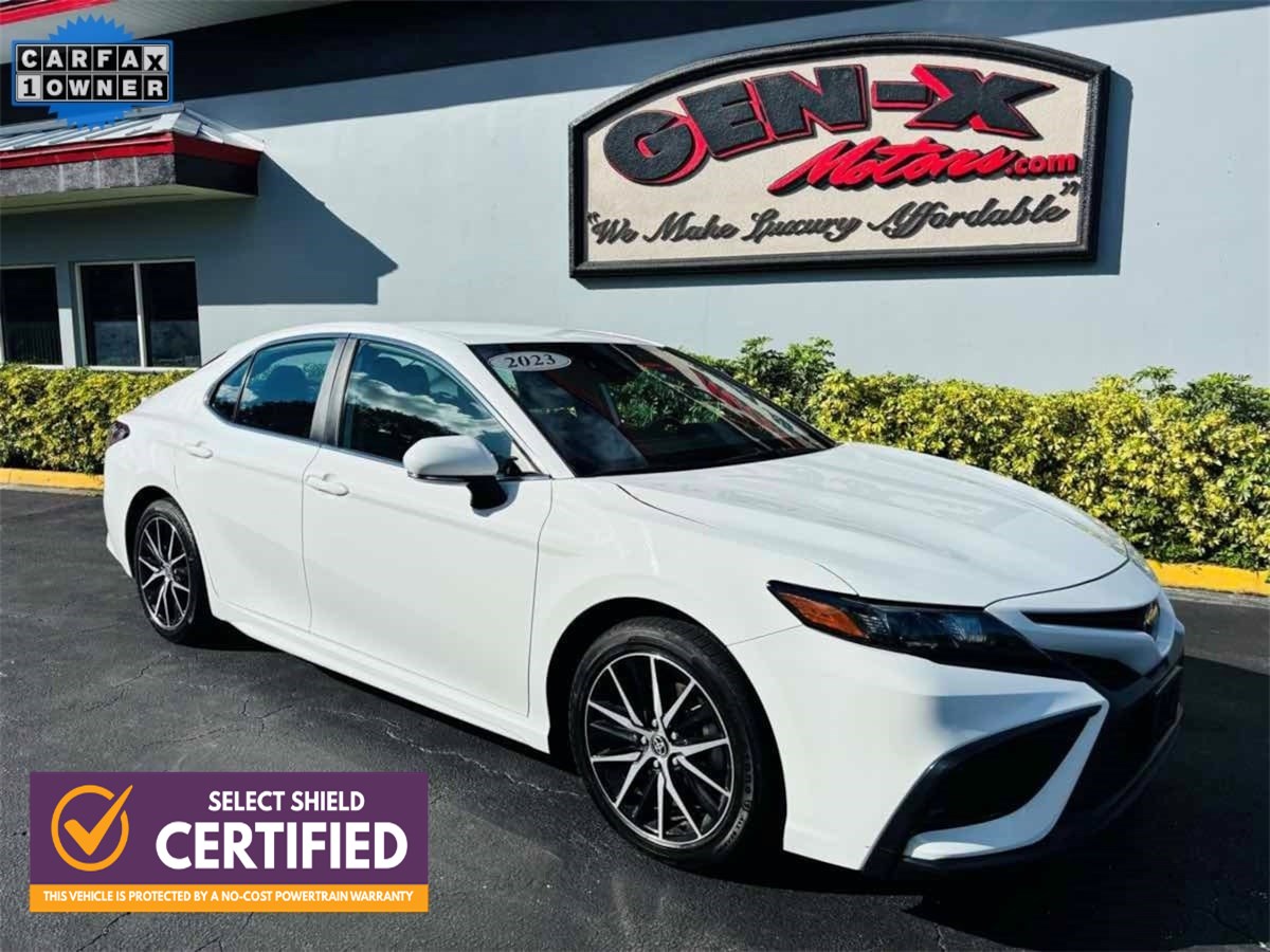 2023 Toyota Camry SE's photo