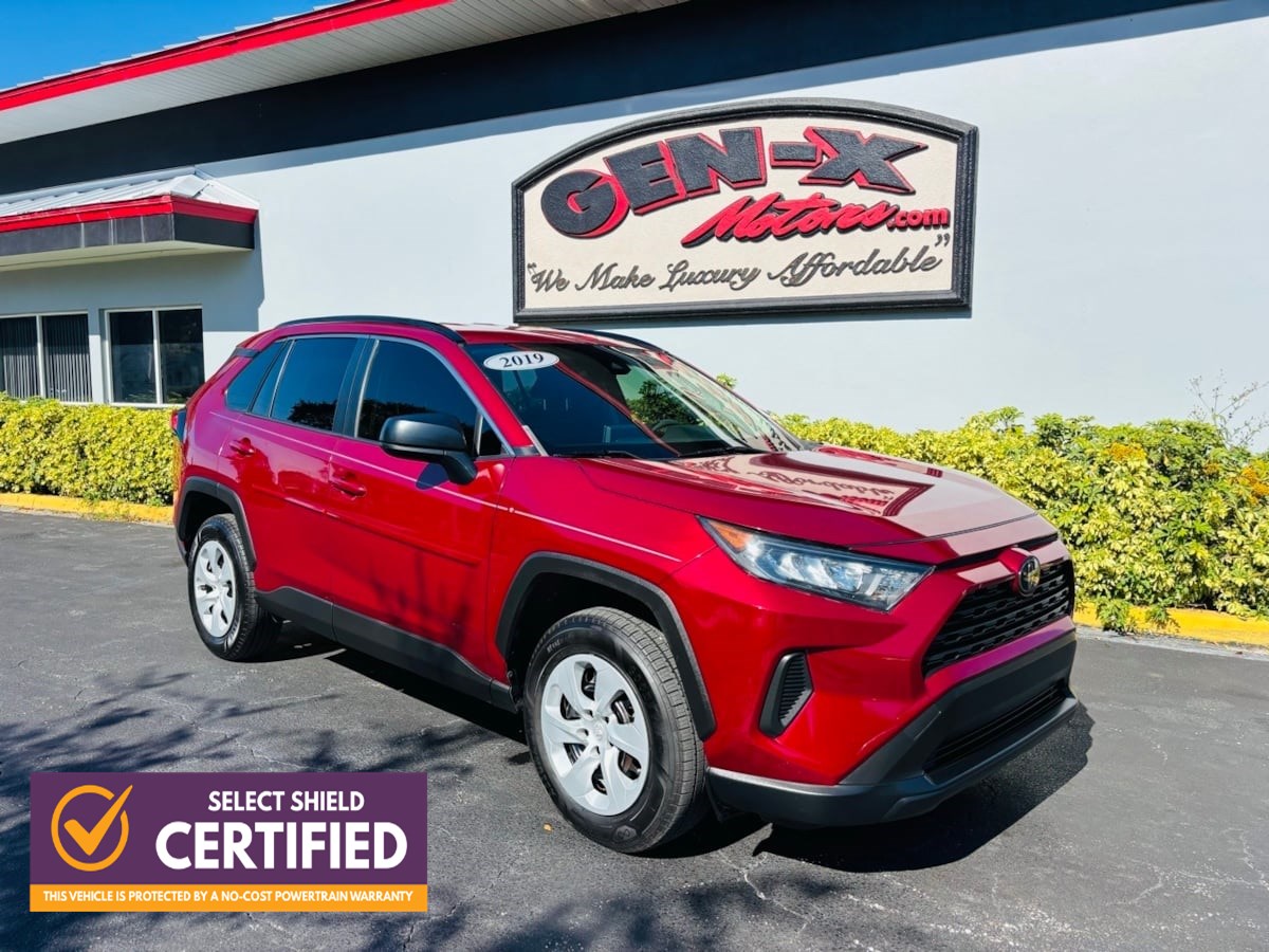 2019 Toyota RAV4 LE's photo