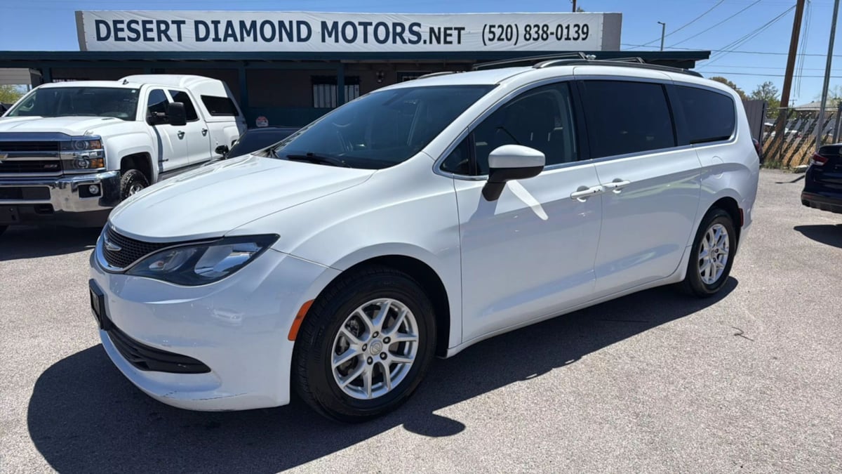 2020 Chrysler Voyager's photo