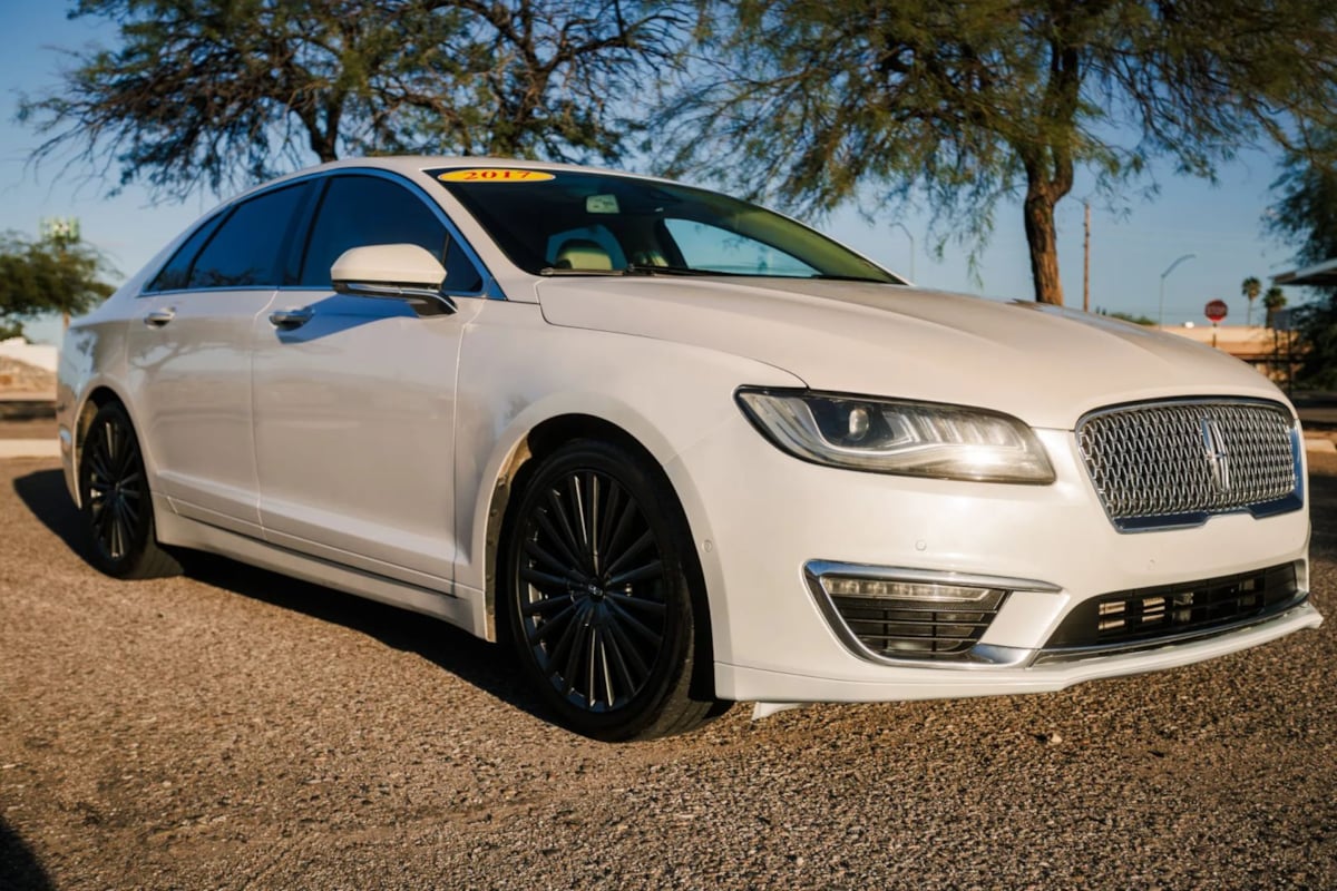 2017 Lincoln MKZ Reserve's photo