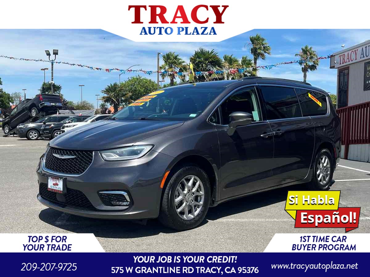 2021 Chrysler Pacifica Touring's photo