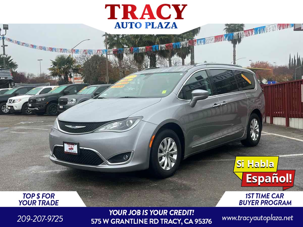 2018 Chrysler Pacifica Touring L's photo