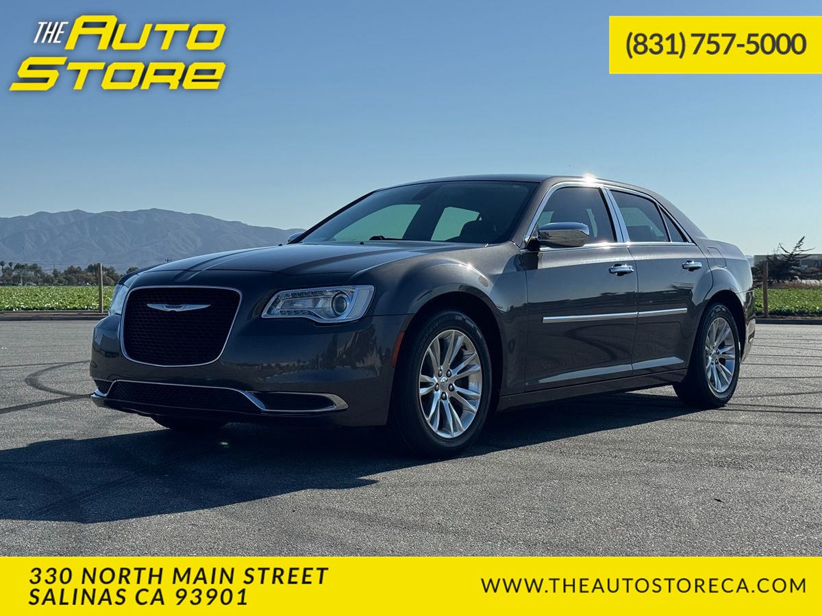 2019 Chrysler 300 Touring's photo