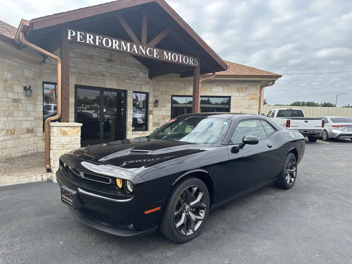 2019 Dodge Challenger SXT Plus's photo